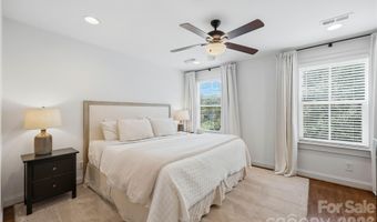 2424 Kingsbury Dr, Charlotte, NC 28205
