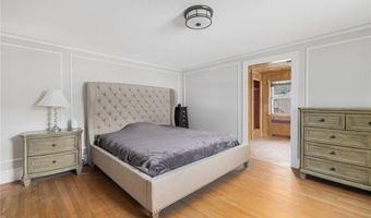 2 Carvin Ct, Warwick, RI 02886