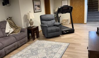 1899 Eisenhower Cir, Aberdeen, SD 57401