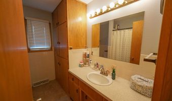 707 9th Ave, Ackley, IA 50601