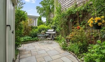 74 Third St, Newport, RI 02840