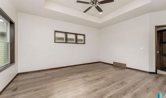 2404 E Tinley St, Brandon, SD 57005