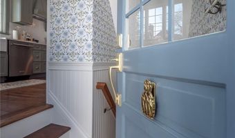 26 Vernon Ave, Newport, RI 02840