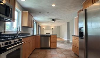 8 Linden St, Bristol, RI 02809