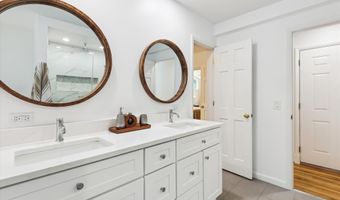 6916 PACIFIC Ln, Annandale, VA 22003