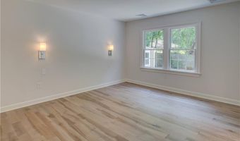 3 Tyler Point Rd, Barrington, RI 02806