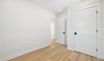 40 Atlantic St, Newport, RI 02840