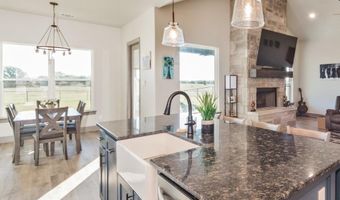 170 Rolling Hills Blvd, Alvord, TX 76225