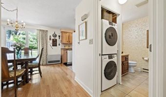 64 Colonial Vlg, Falmouth, ME 04105