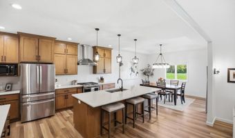 1908 Golfview Dr, Auburn, IN 46706