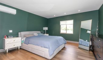 65 Oak Ridge Ln, Albertson, NY 11507