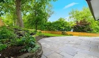 250 ASPEN St, Alexandria, VA 22305