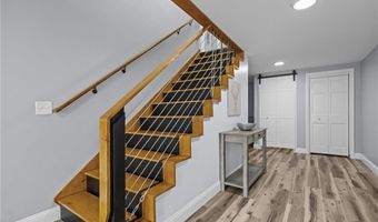 137 Overlook Dr, Warwick, RI 02818