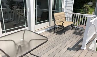 8 Seascape Ave, Middletown, RI 02842