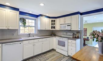 11 Pine Ave, Barrington, RI 02806