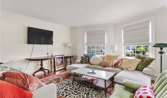 50 Clipper Way, Bristol, RI 02809