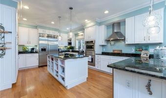 16 Central St, Charlestown, RI 02813