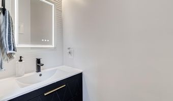43865 LAUREL RIDGE Dr, Ashburn, VA 20147