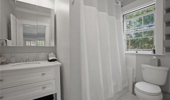 56 Somerset St, East Greenwich, RI 02818
