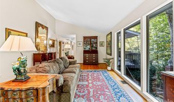 5 Hillcrest Rd E, Asheville, NC 28804