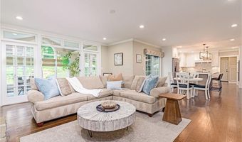 36 Beauchamp Dr, North Kingstown, RI 02874