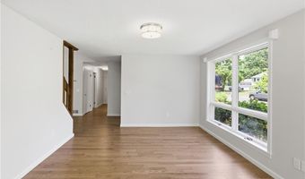 32 Briarwood Rd, Lincoln, RI 02865