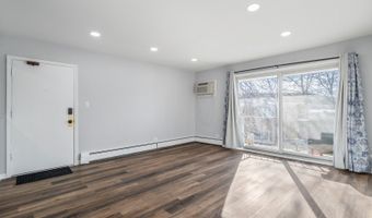 215 S Hale St 9B, Addison, IL 60101
