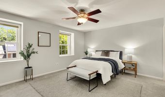 8 SANGAMORE Ct, Bethesda, MD 20816