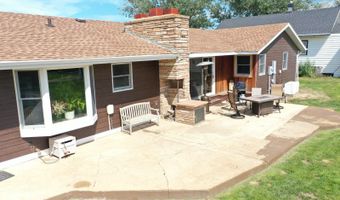 203 3rd Ave SW, Bowman, ND 58623
