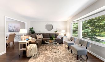 486 Edgeworthe Dr SE, Ada, MI 49301