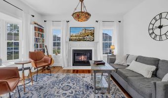 40 Hillview Dr, Bangor, ME 04401