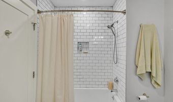 10 Everett 304, Boston, MA 02128