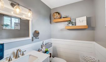 135 Kraft Dr, Ashville, OH 43103