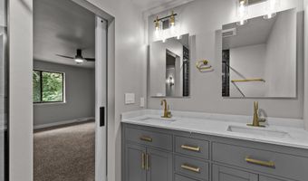 929 E NORTHWOOD Dr, Appleton, WI 54911