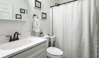 242 15th St, Apalachicola, FL 32320