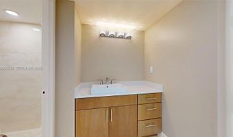 20100 W Country Club Dr 801, Aventura, FL 33180