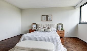 1101 S ARLINGTON RIDGE Rd S 208, Arlington, VA 22202