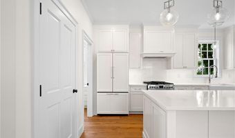 75 Bridge St, Newport, RI 02840