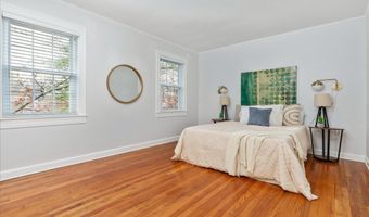 1021 S BARTON St 120, Arlington, VA 22204