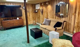 103 Windsor Park Dr, Coventry, RI 02816