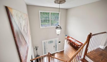 2 Independence Dr, Aberdeen, NJ 07747