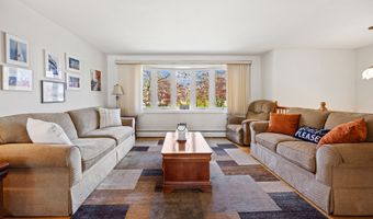 10 Brightwood Ln, Branford, CT 06405