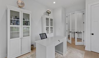 414 N MONROE St, Arlington, VA 22201