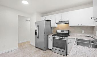 1210 Dorne Dr, Ballwin, MO 63021