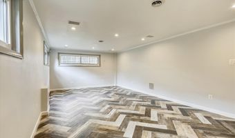 5511 HUNTINGTON Pkwy, Bethesda, MD 20814