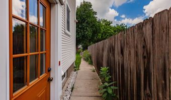 618 9th St, Ames, IA 50010