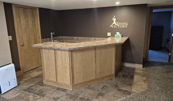 102 Linda Ln, Aberdeen, SD 57401