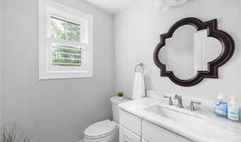 36 Wanda St, Narragansett, RI 02882