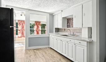 133 Riverside Dr, Augusta, ME 04330