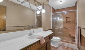 404 Comanche Trl, Altus, OK 73521